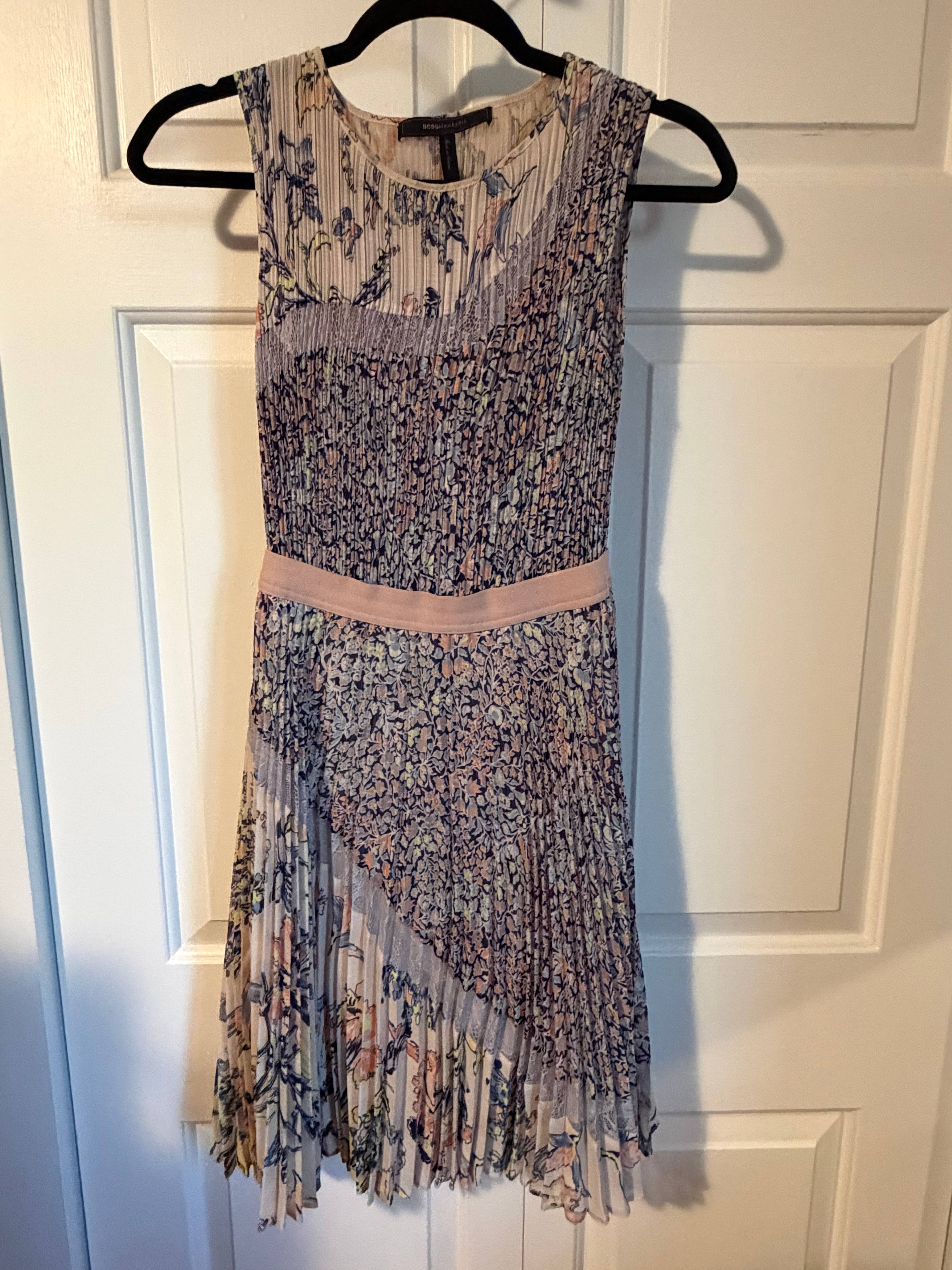 Robe plissée fleurie BCBGMAXAZRIA - photo originale