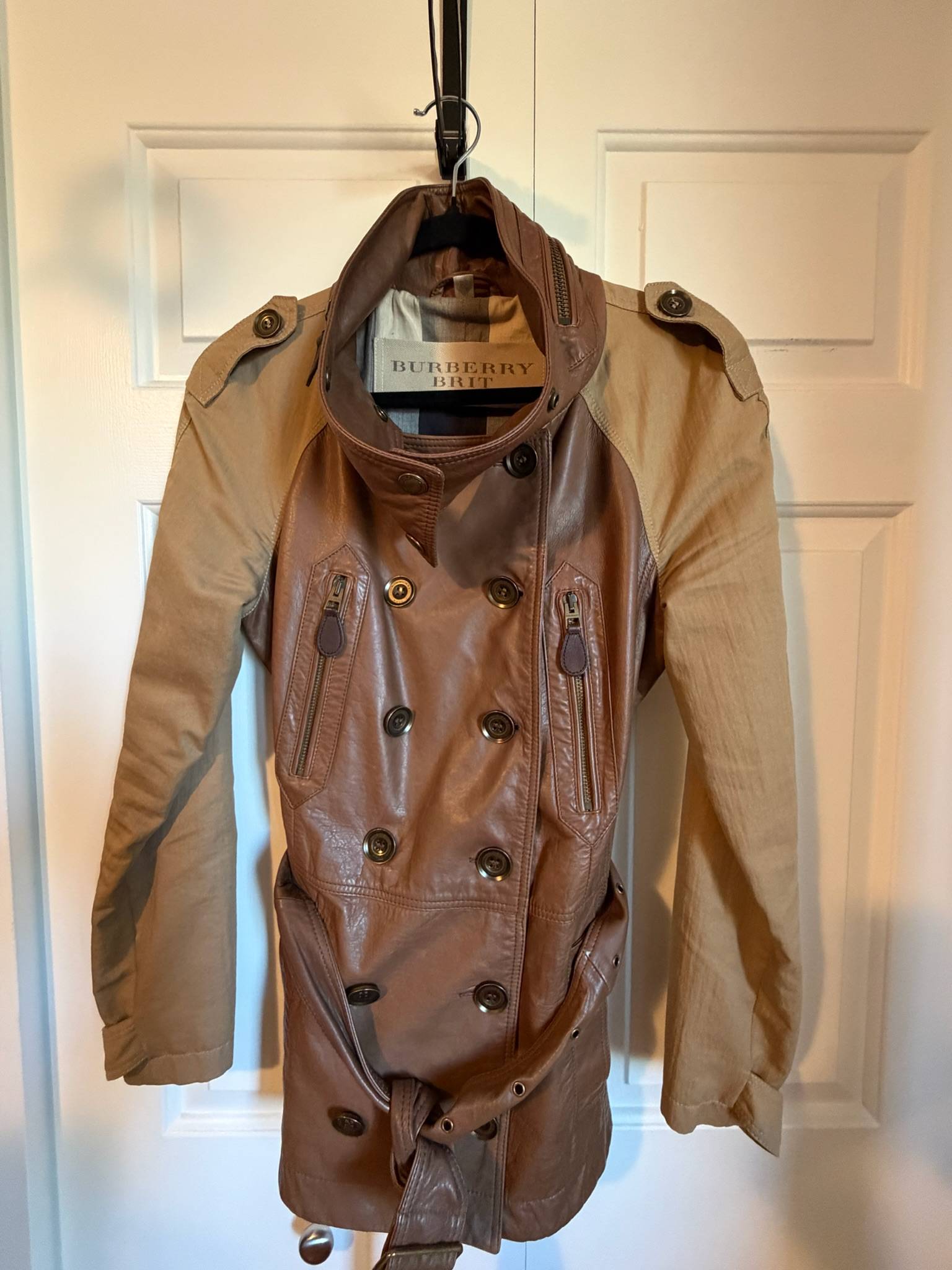 Trench court Burberry Brit camel en cuir - photo originale
