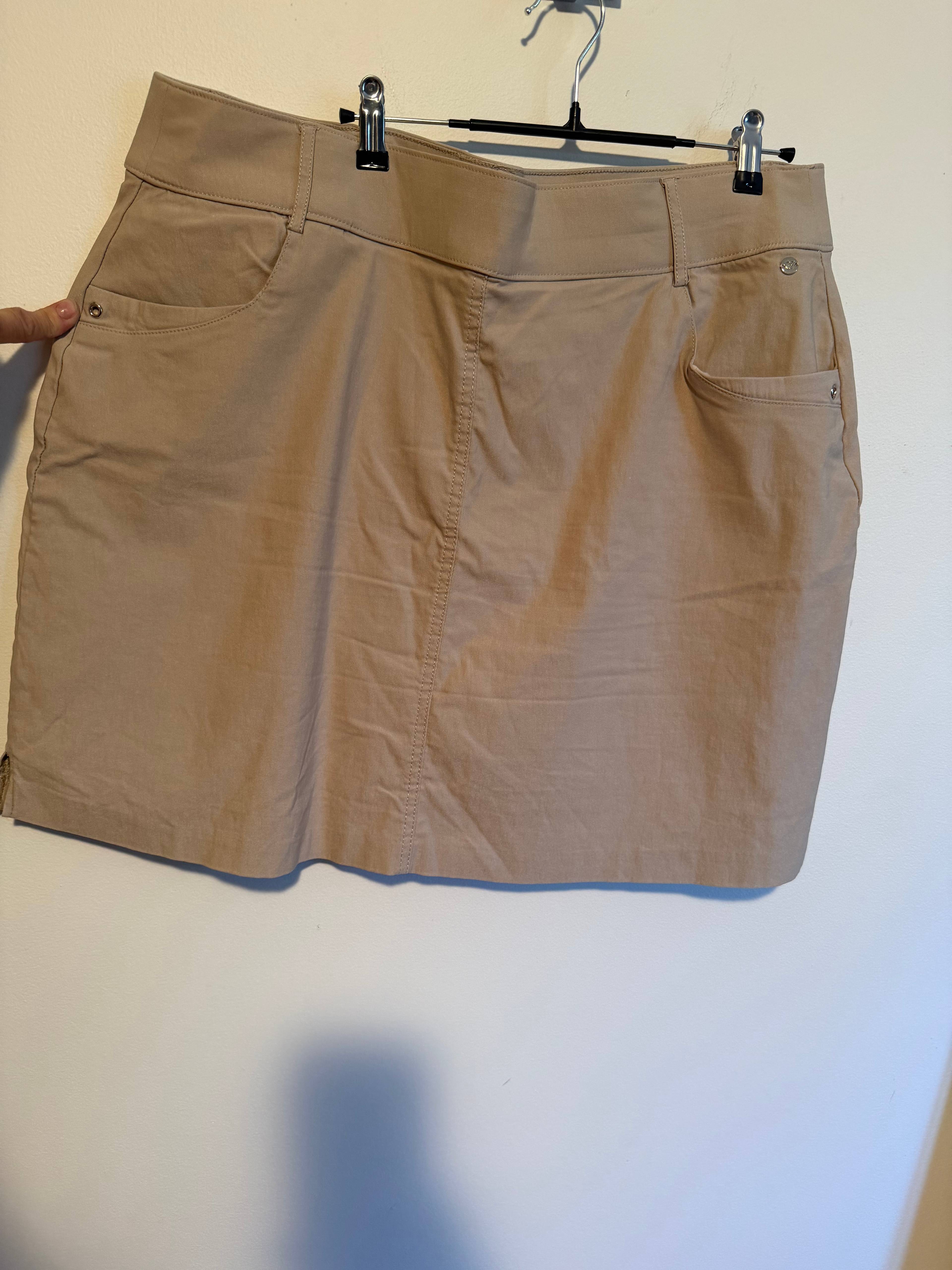 Jupe beige Claire France - photo originale