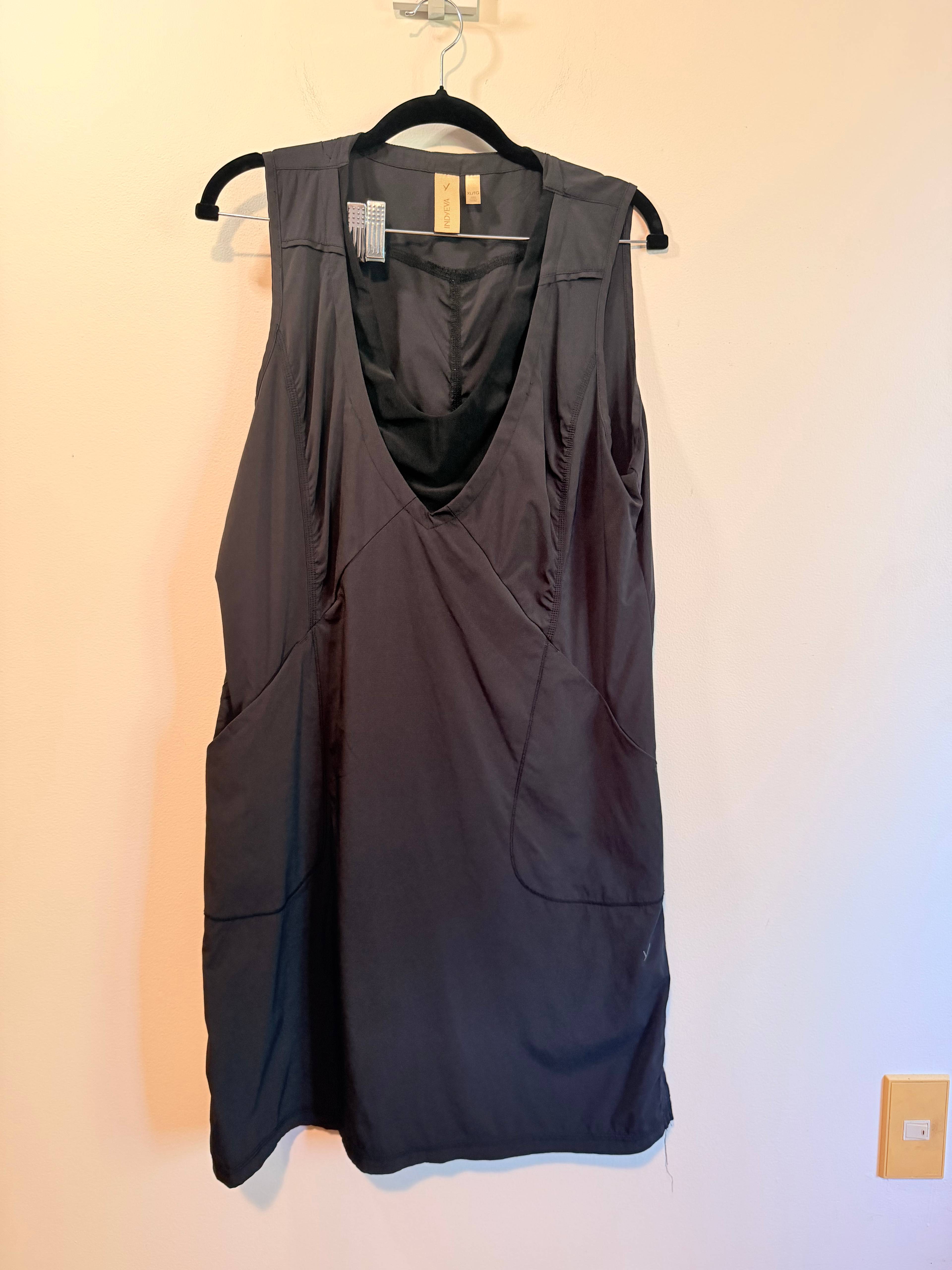 Robe noire Indyeva avec poche - photo originale