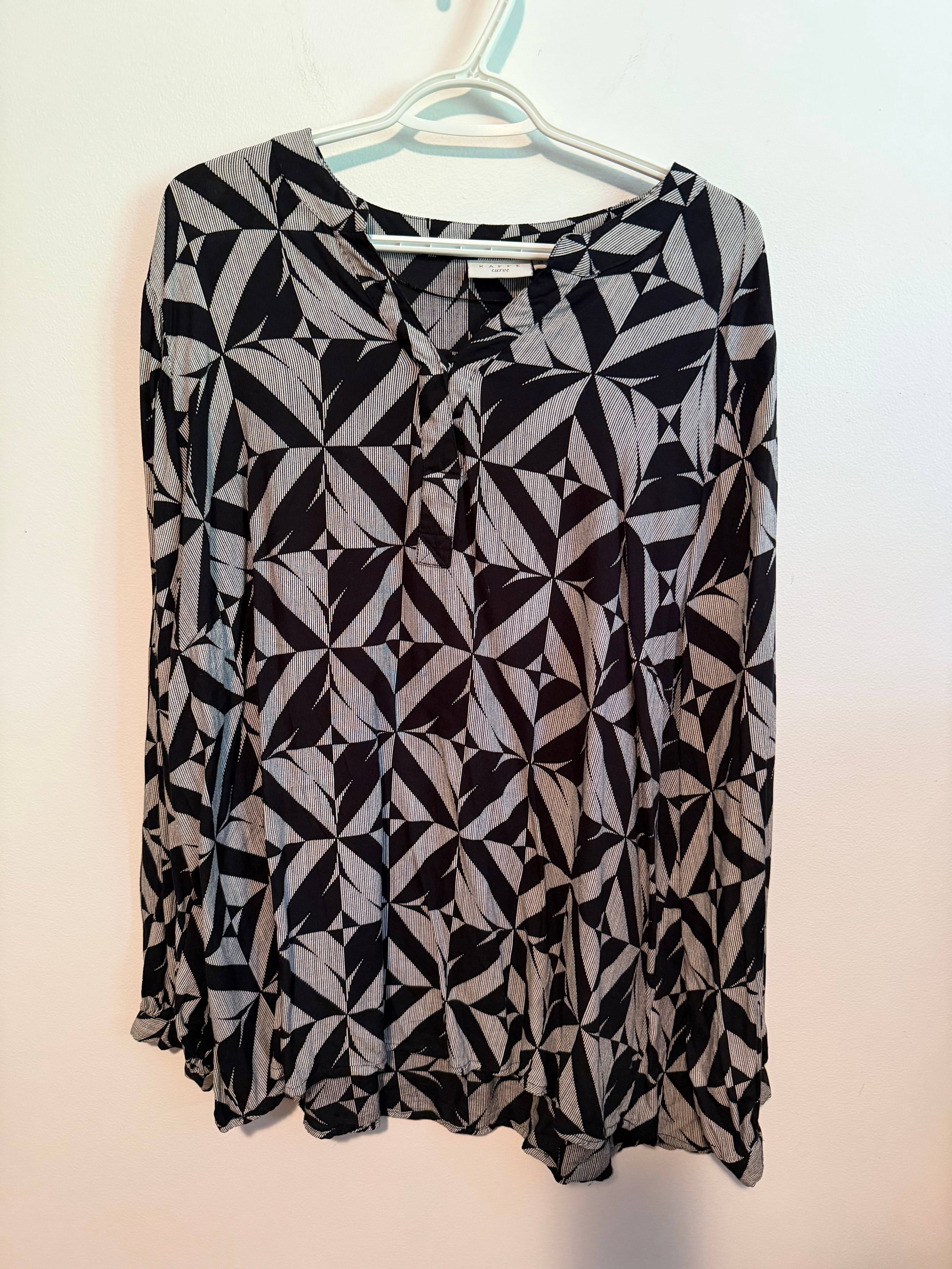 Blouse KAFFE graphique noire - photo originale
