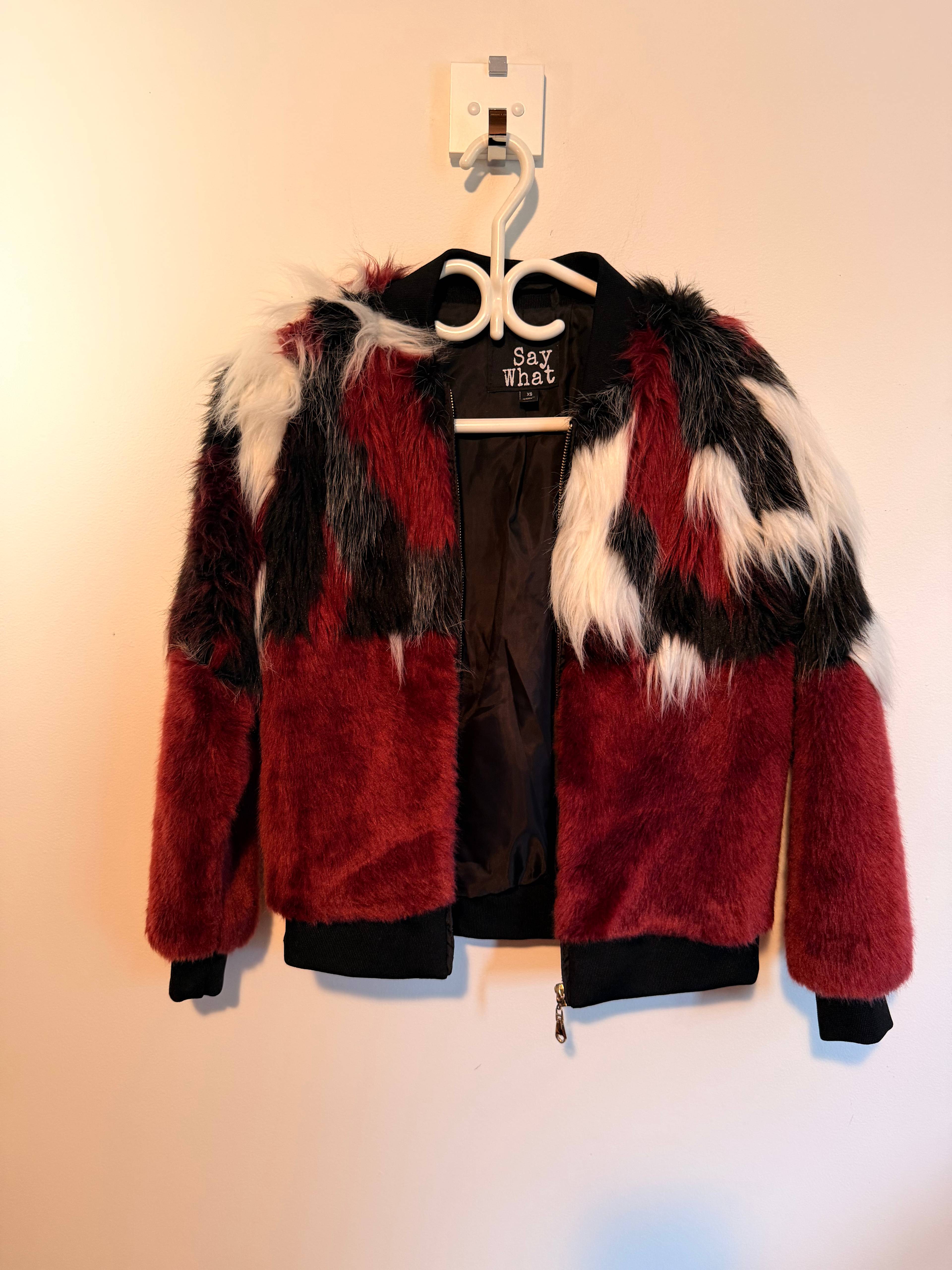 Blouson fausse fourrure Say What rouge - photo originale