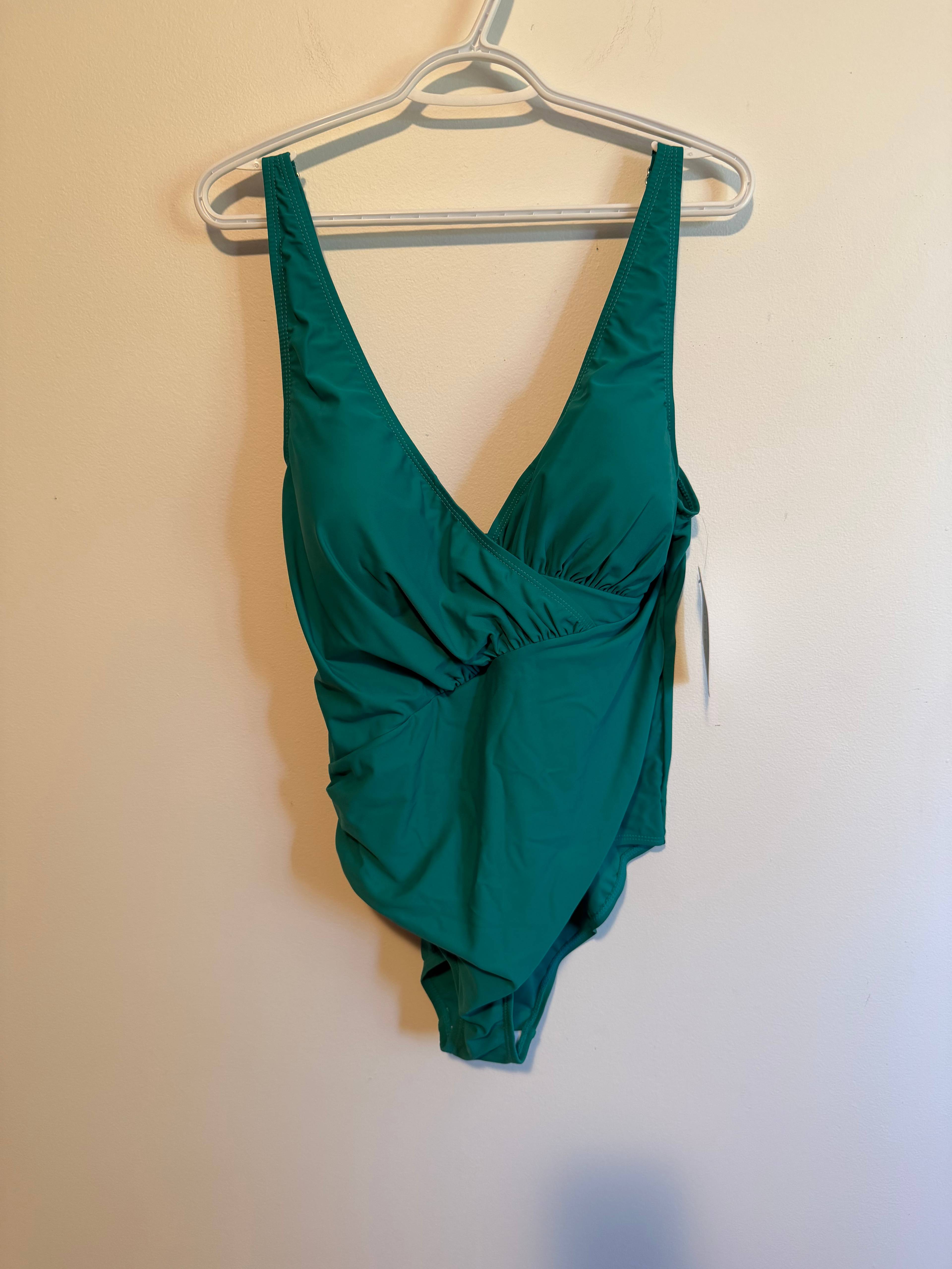 Maillot de bain une-pièce vert - photo originale