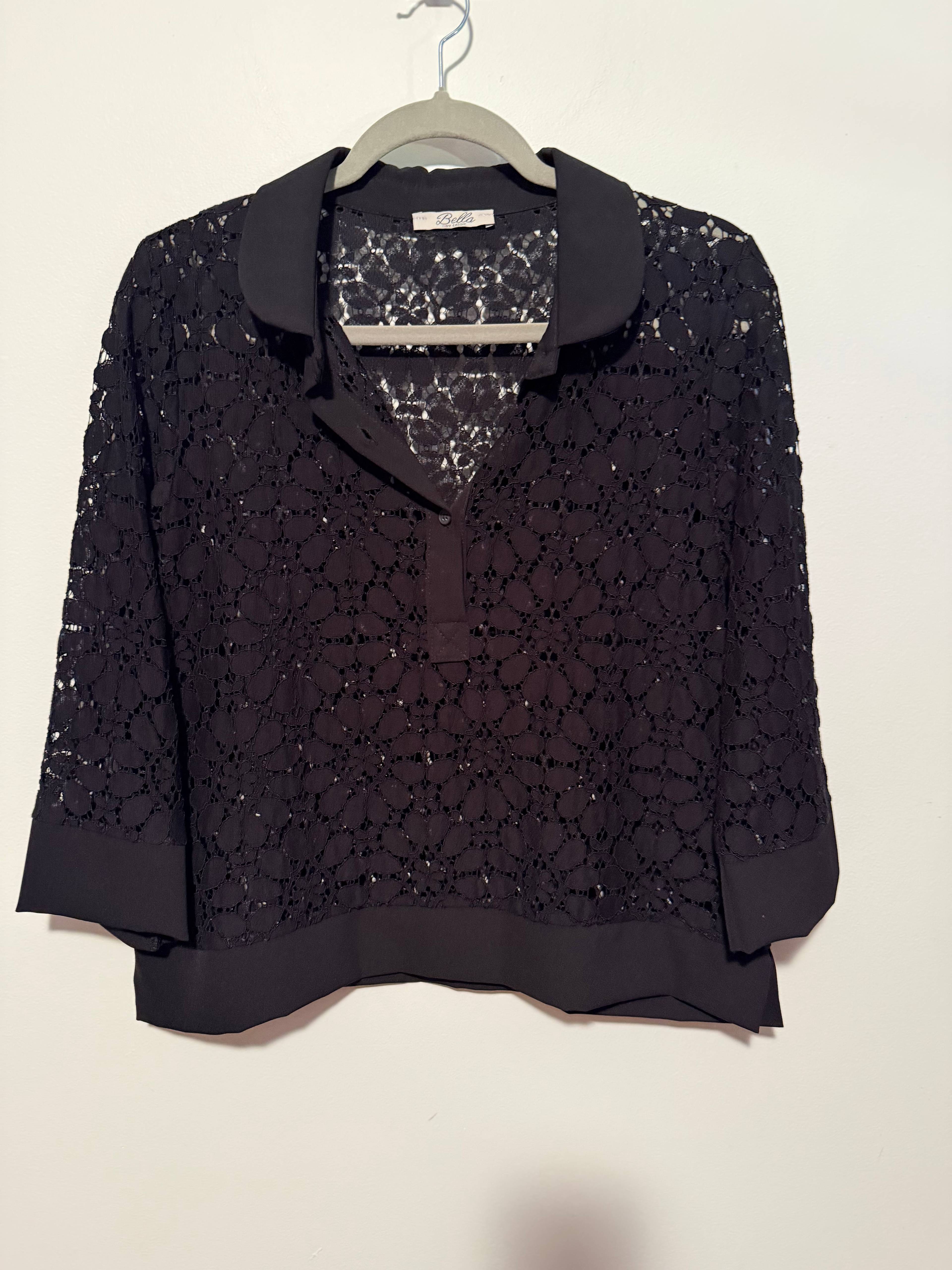 Blouse en dentelle noire Bella - photo originale