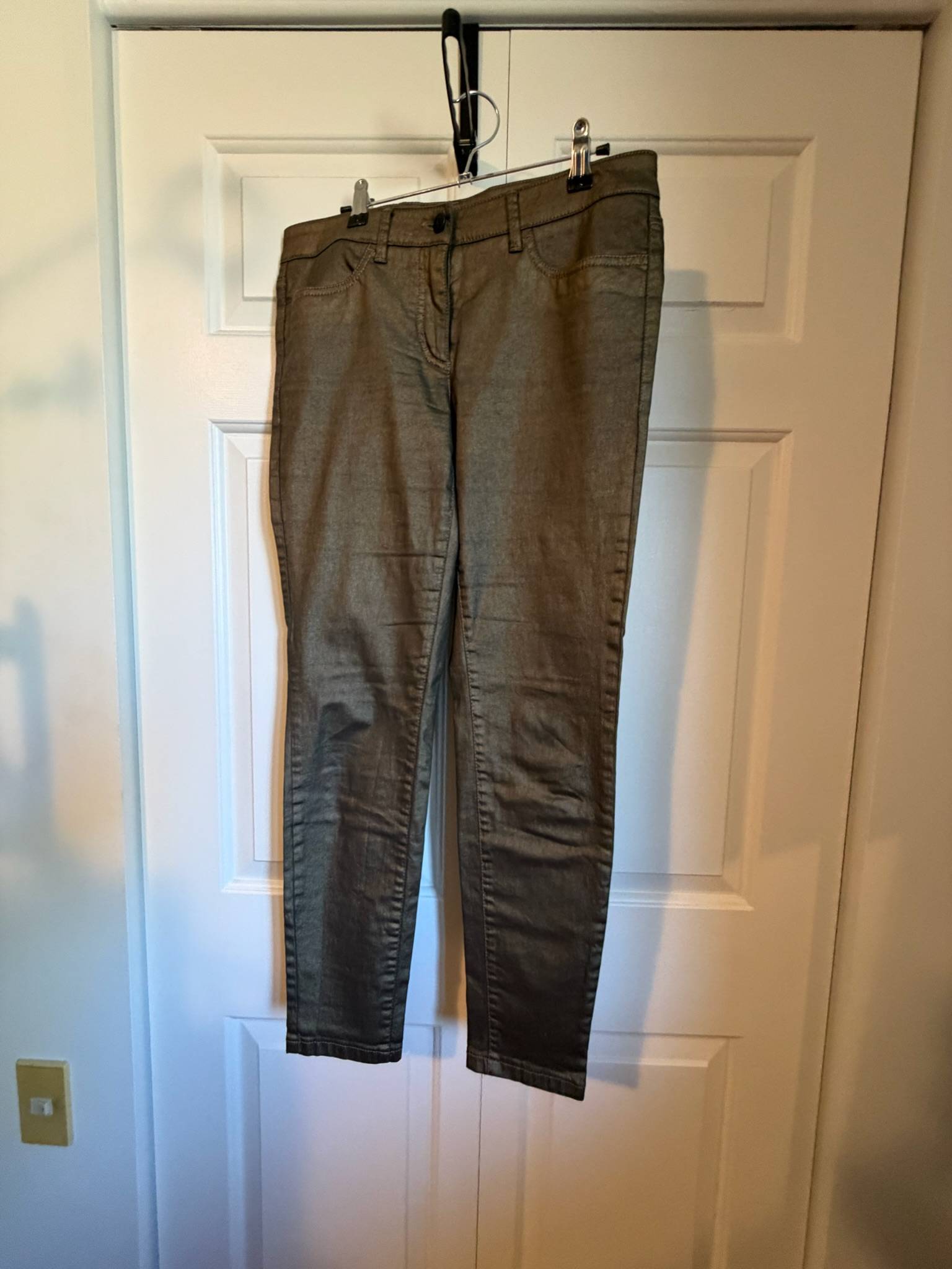 Pantalon Luisa Cerano marron-kaki luisant - photo originale