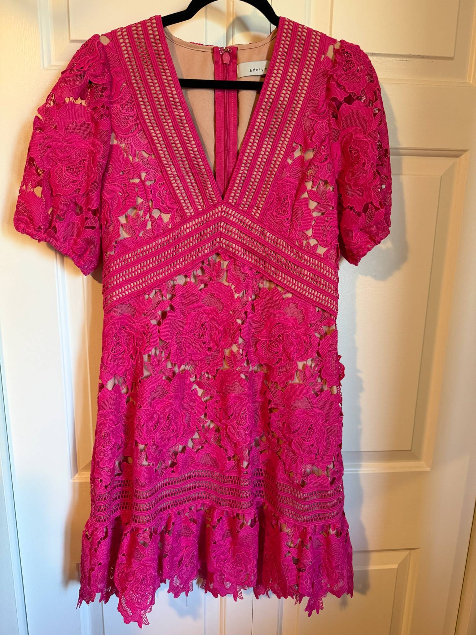 Robe en dentelle rose adelyn rae - photo originale