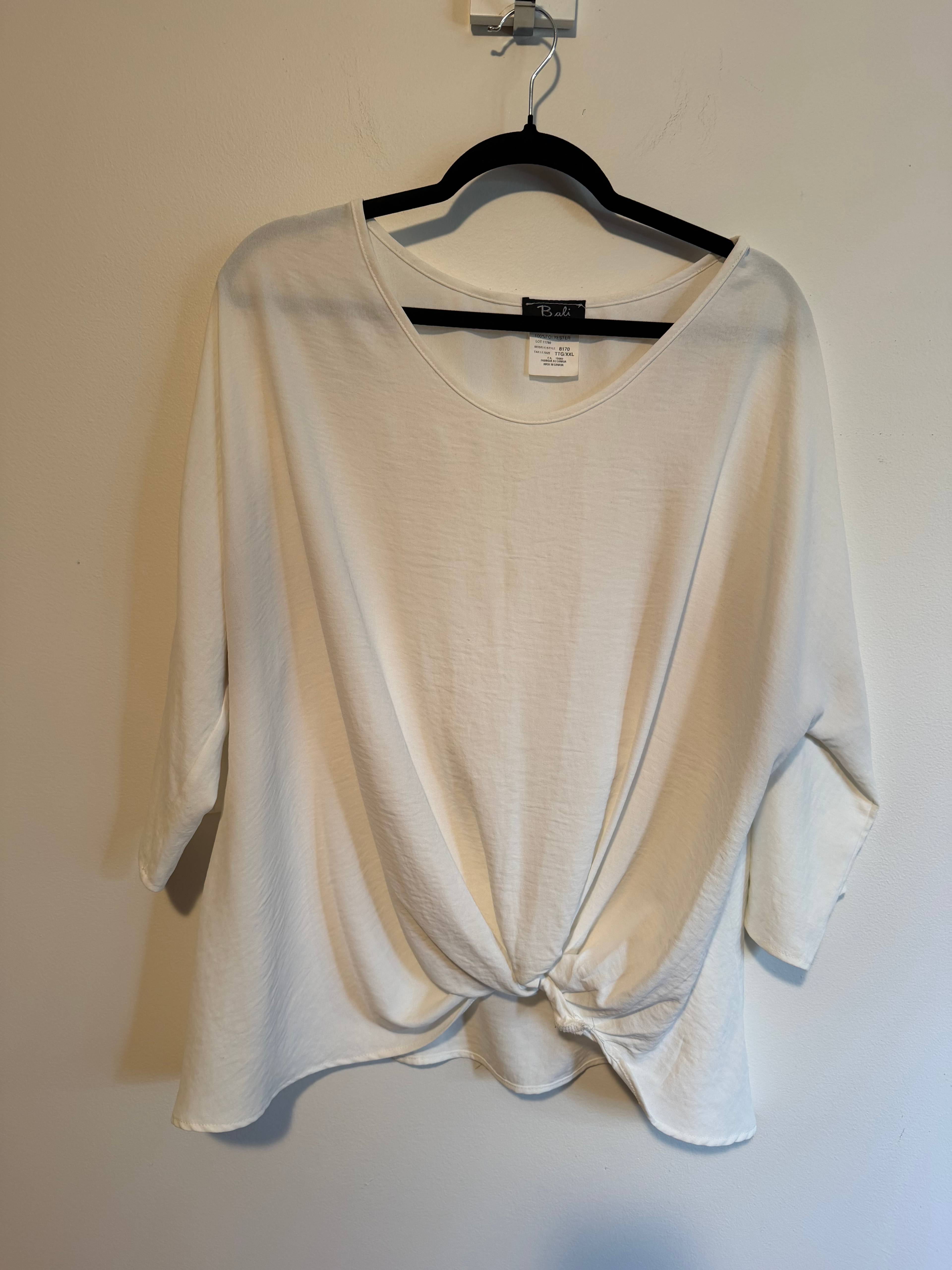 T-shirt Bali blanc avec nœud - photo originale