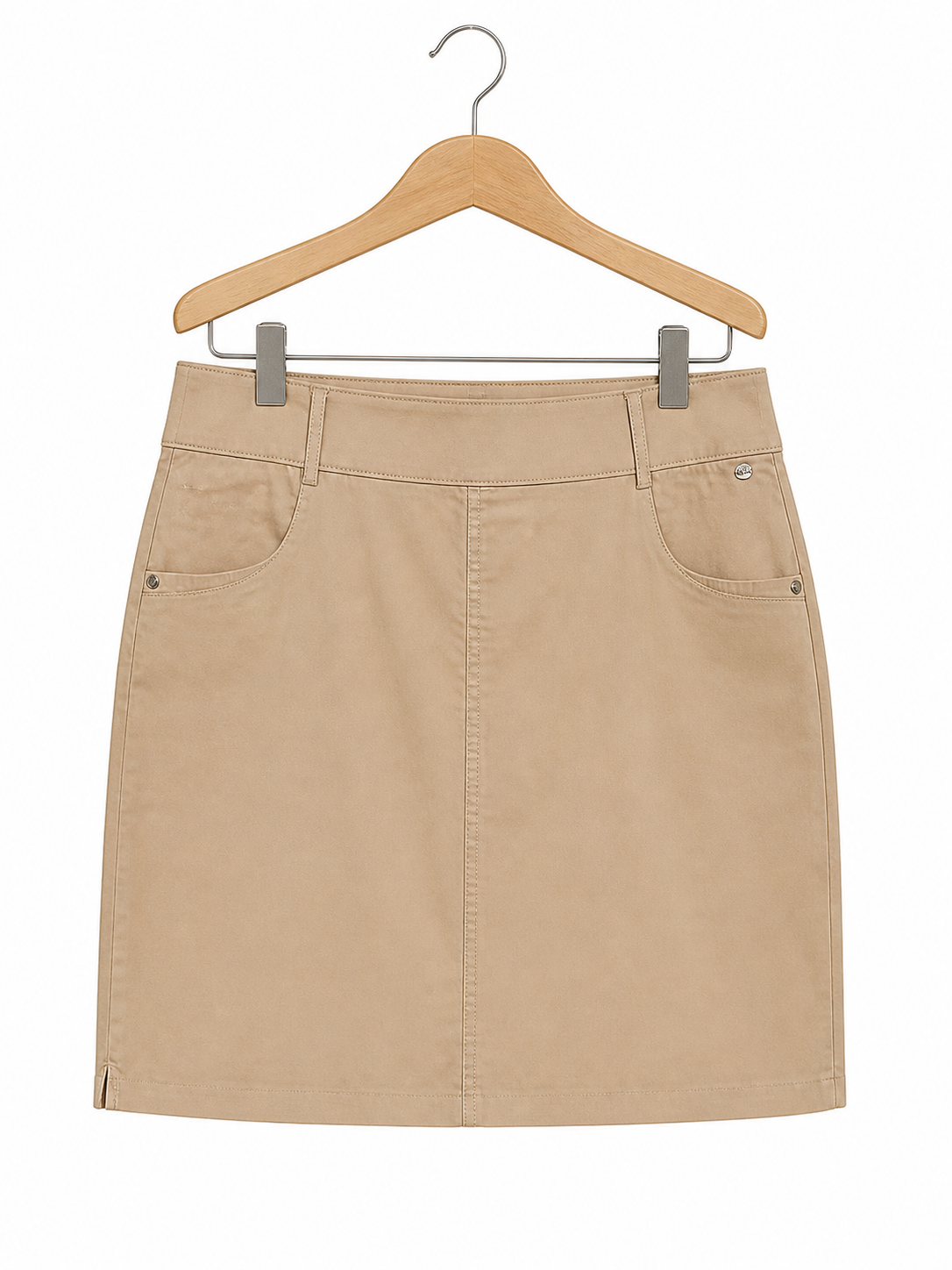Jupe beige Claire France - image générée par IA