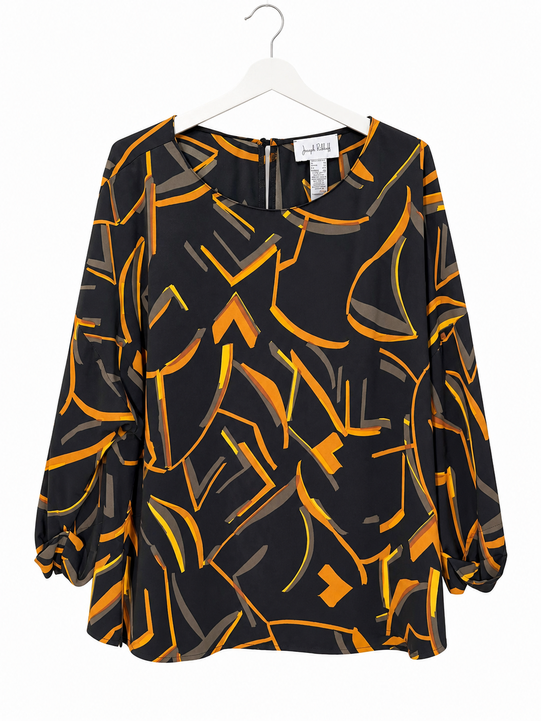 Blouse à motifs Joseph Ribkoff noire - image générée par IA