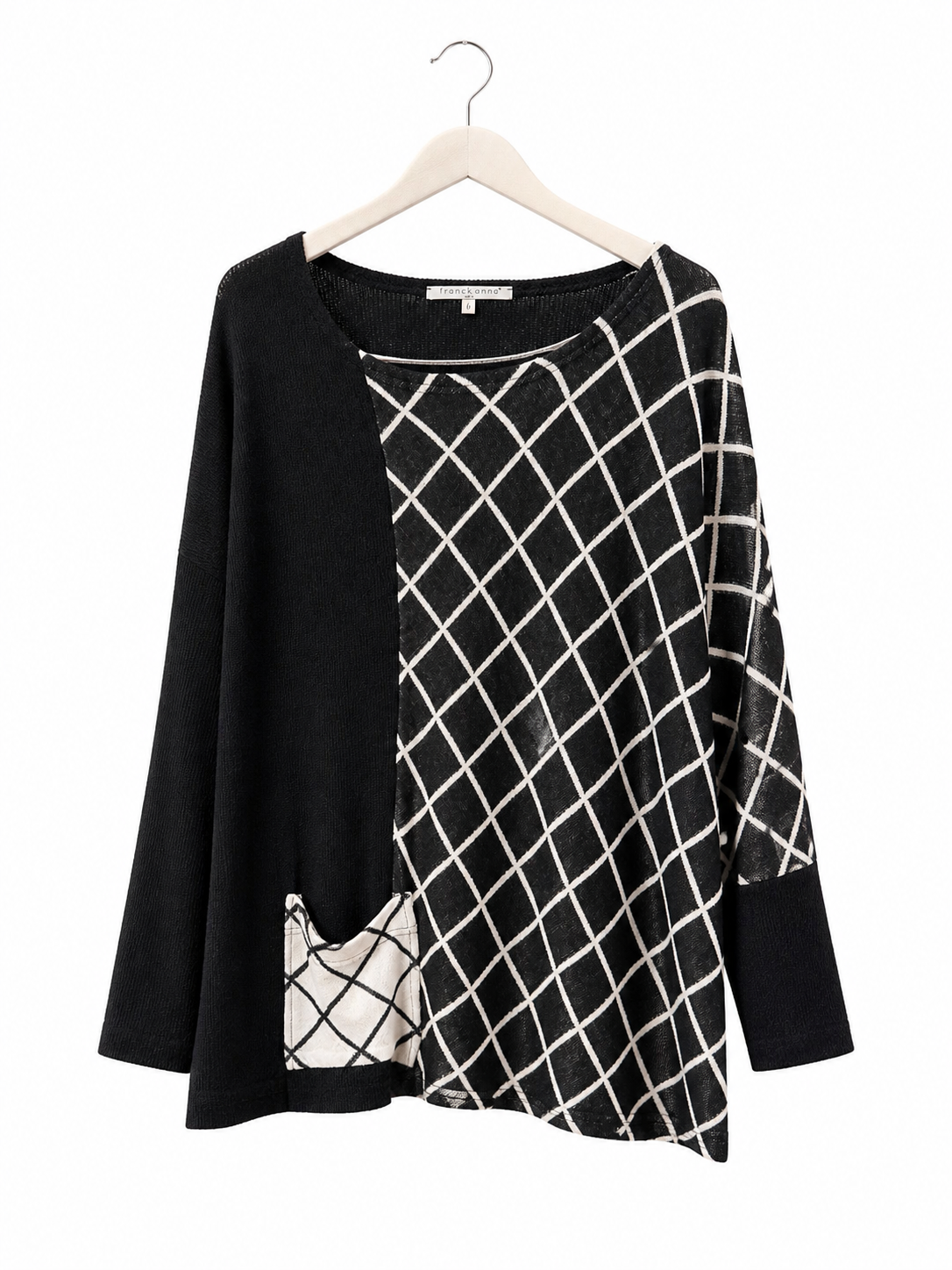 Pull à motifs noir et blanc Franck Anna - image générée par IA