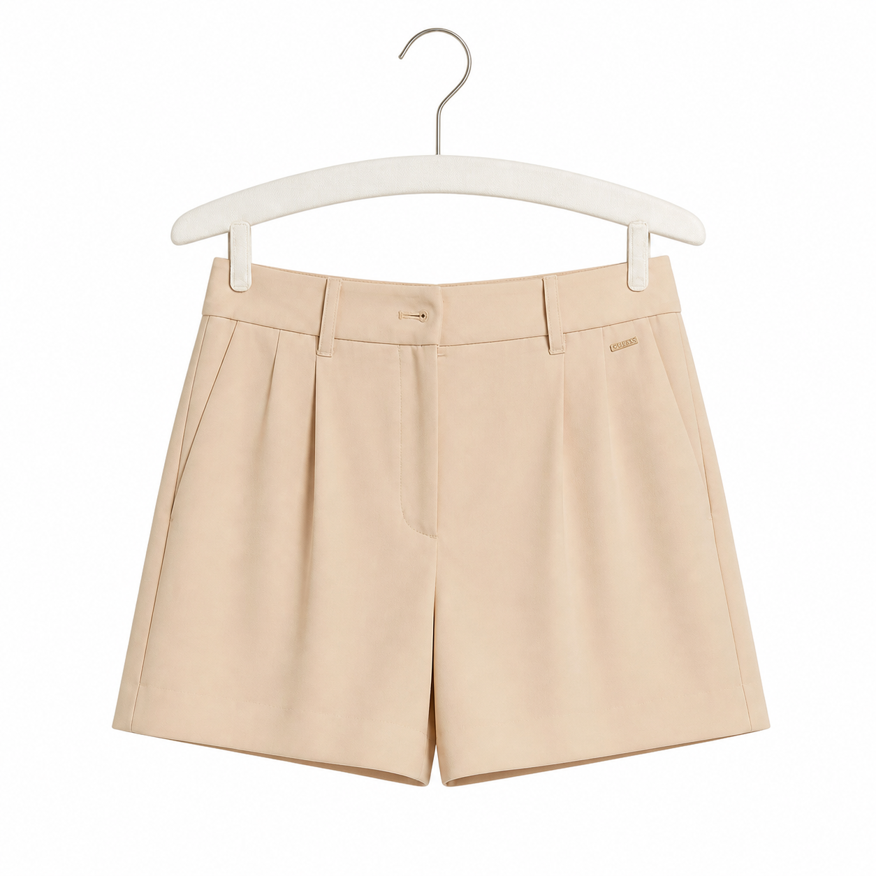 Short Guess beige - image générée par IA