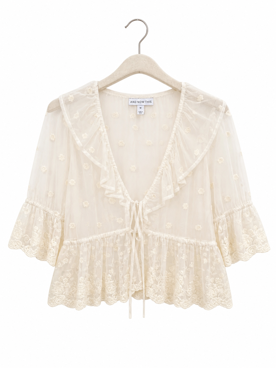 Blouse en dentelle ivoire AND NOW THIS - image générée par IA