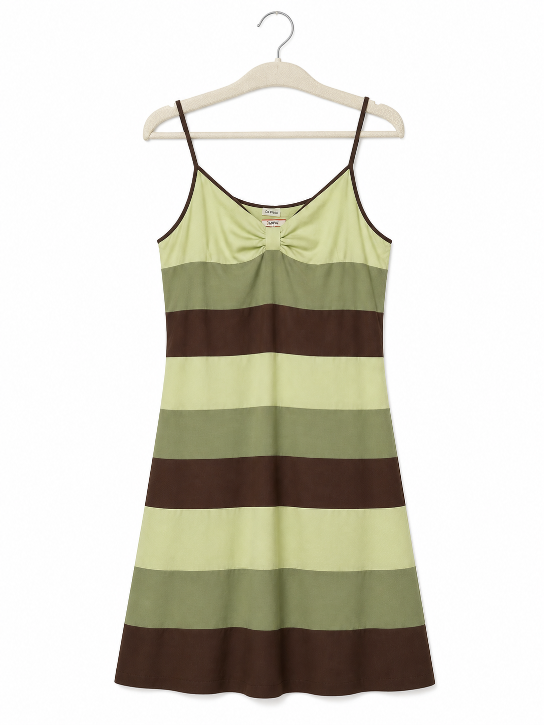 Robe à bretelles New Season rayée verte et marron - image générée par IA