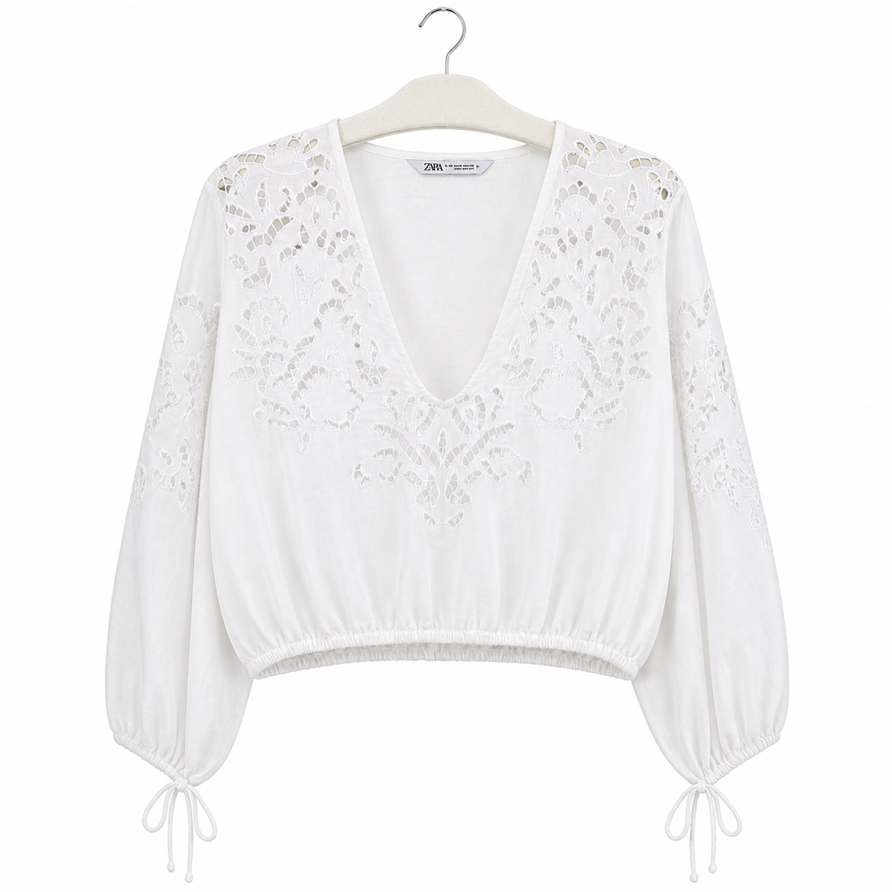 Blouse en dentelle Zara blanche - image générée par IA