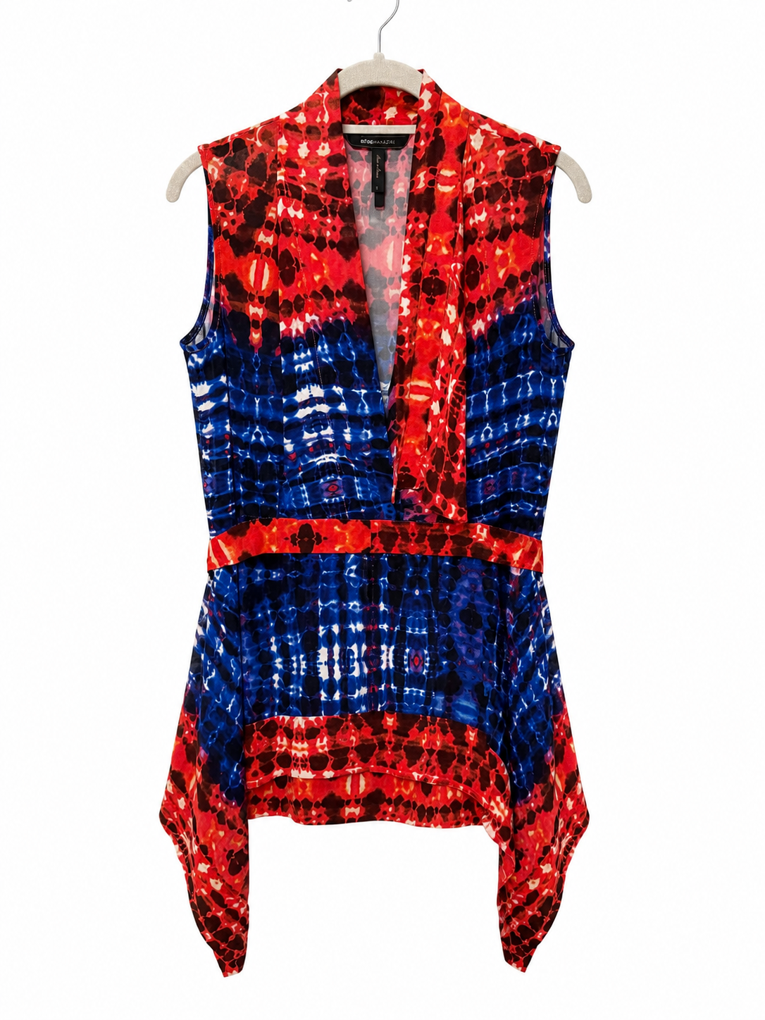 Haut BCBGMAXAZRIA rouge à motif - image générée par IA