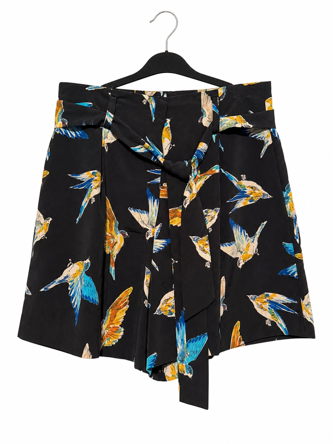 Short imprimé noir Zara - image générée par IA