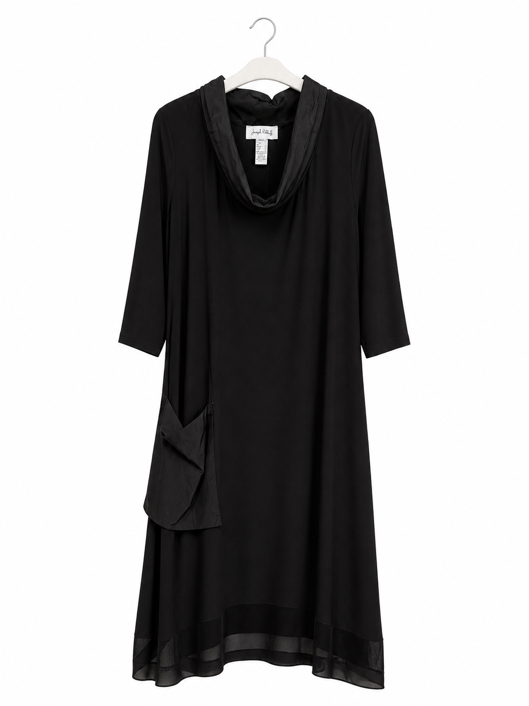 Robe noire Joseph Ribkoff - image générée par IA
