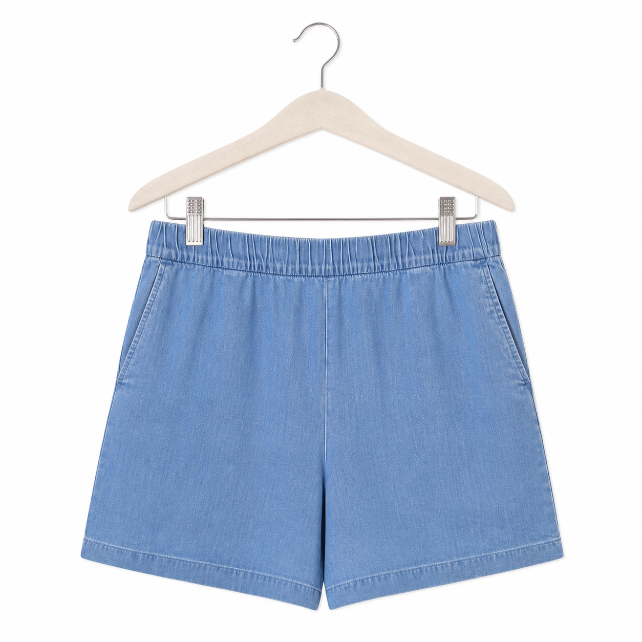 Short en coton Uniqlo bleu - image générée par IA