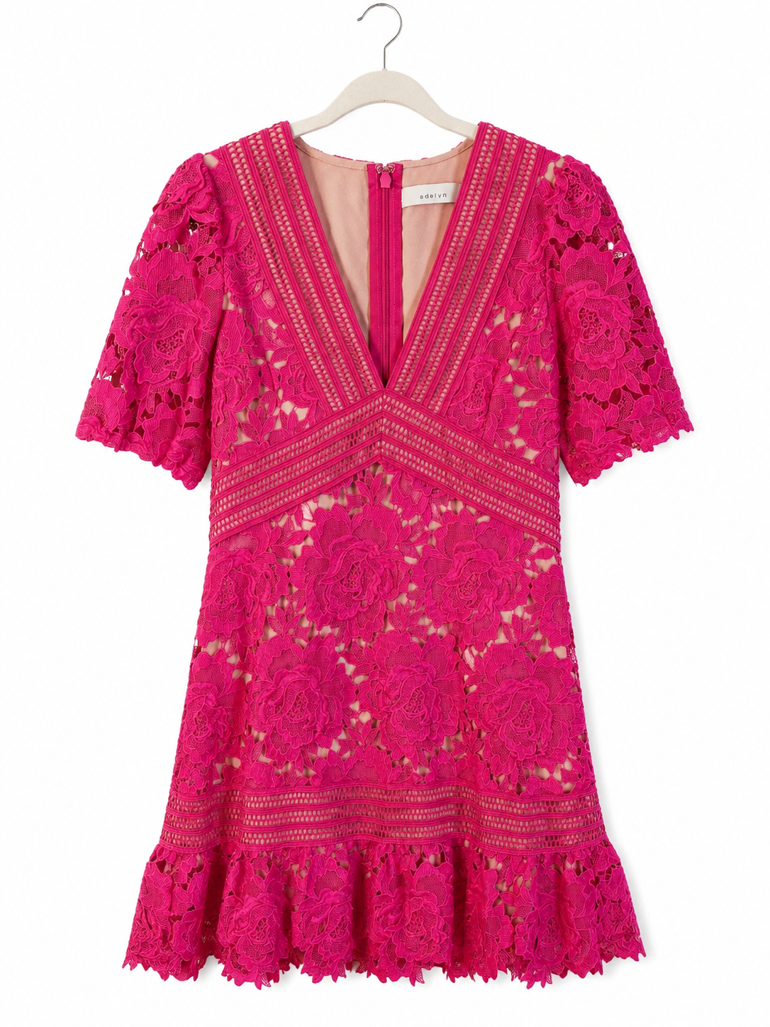 Robe en dentelle rose adelyn rae - image générée par IA