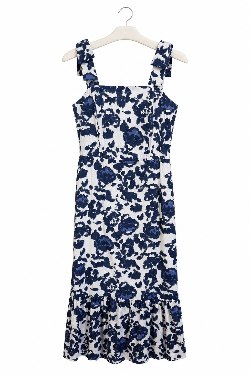 Robe fleurie Adelyn Rae blanche et bleue - image générée par IA