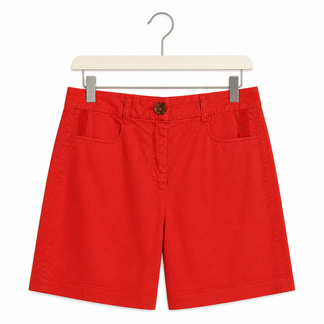 Short Marc Cain rouge-orangé - image générée par IA